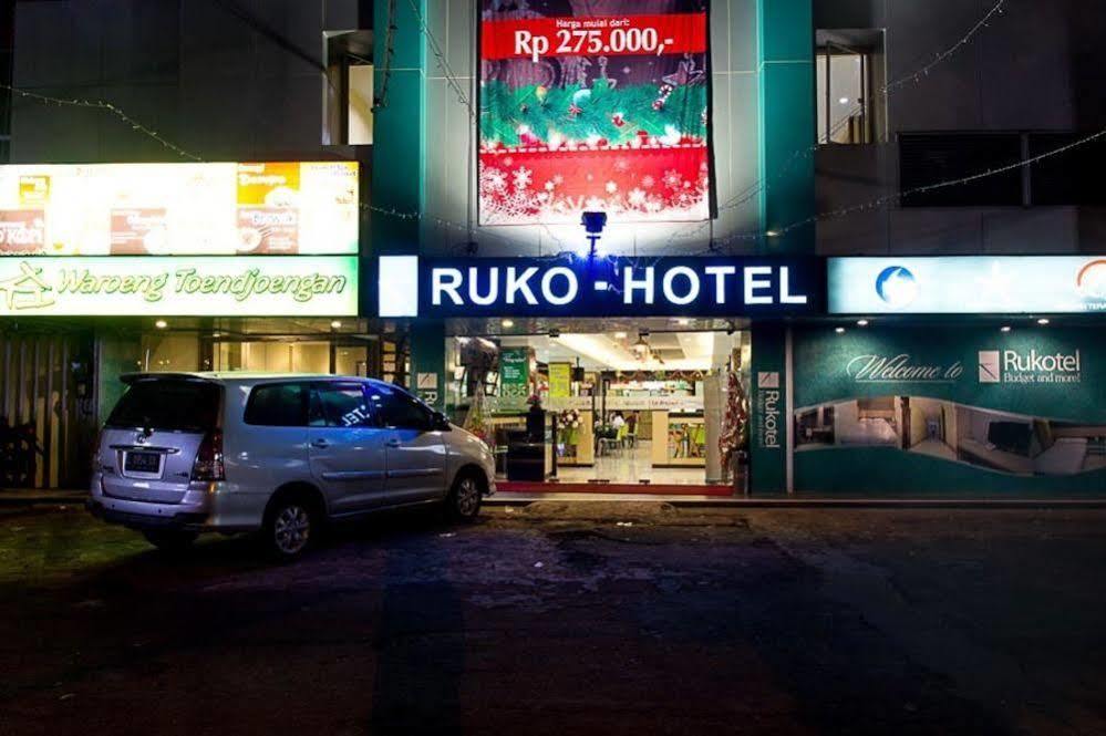 Oyo 277 Rukotel Near Rsu Adi Husada Undaan Kota Сурабая Экстерьер фото